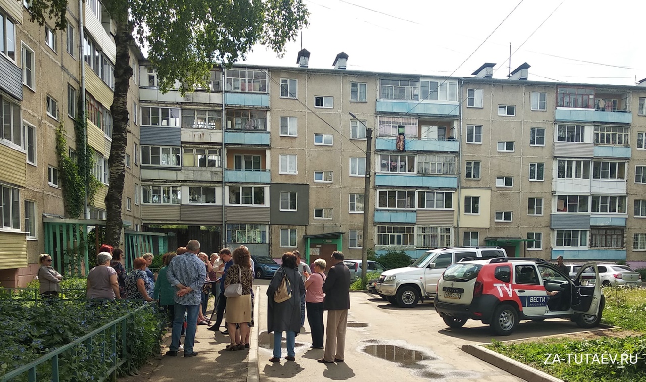Региональные журналисты осветили проблему перекрытого входа во двор в Тутаеве.