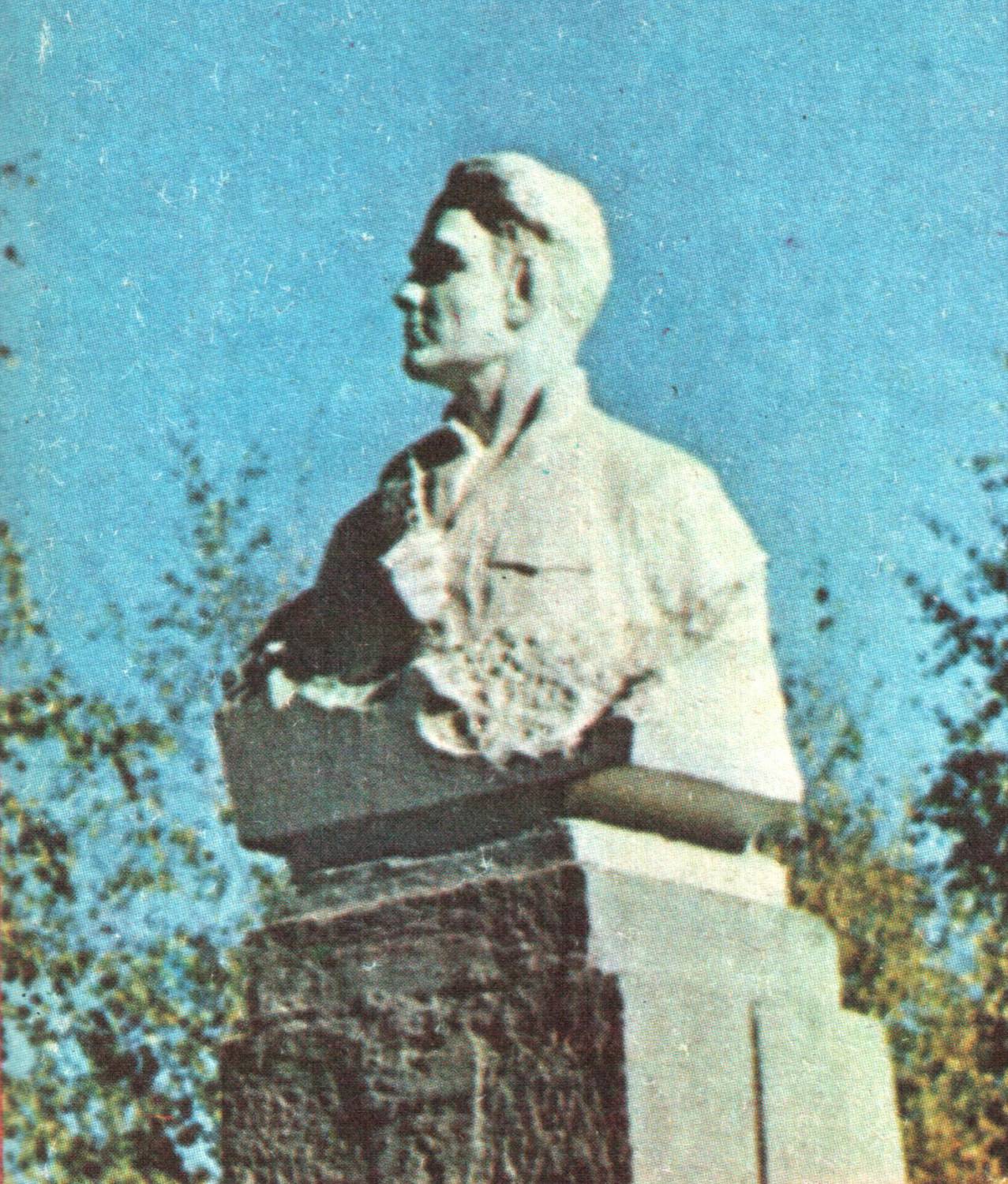 Погиб рядовой, но живет его имя!